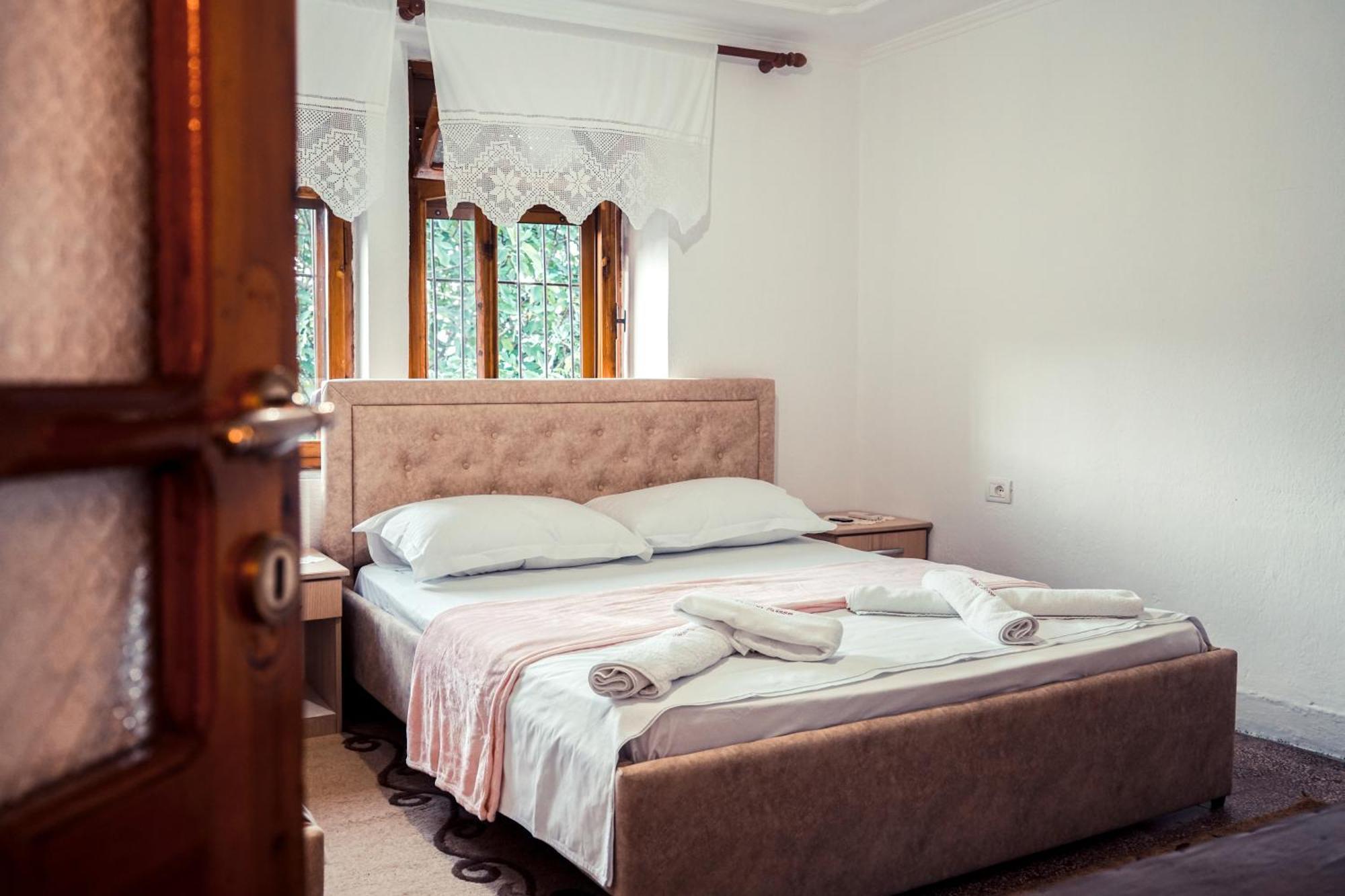 Gjirokastër Guesthouse Arber מראה חיצוני תמונה