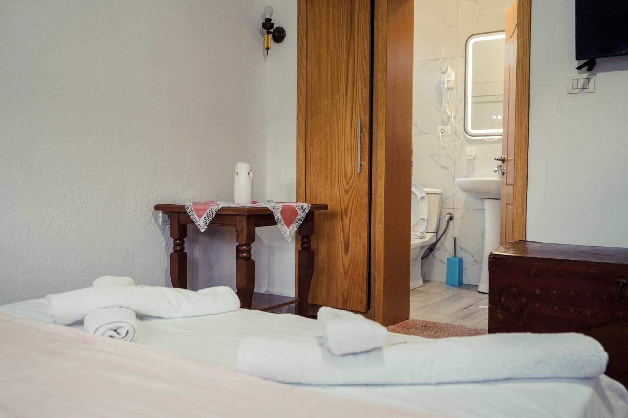 Gjirokastër Guesthouse Arber מראה חיצוני תמונה