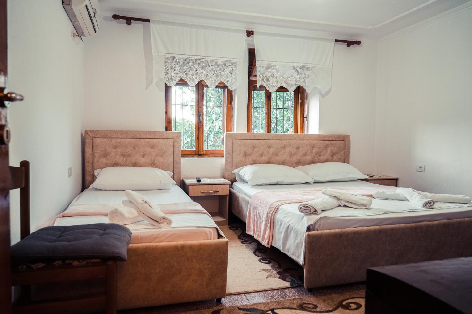 Gjirokastër Guesthouse Arber מראה חיצוני תמונה