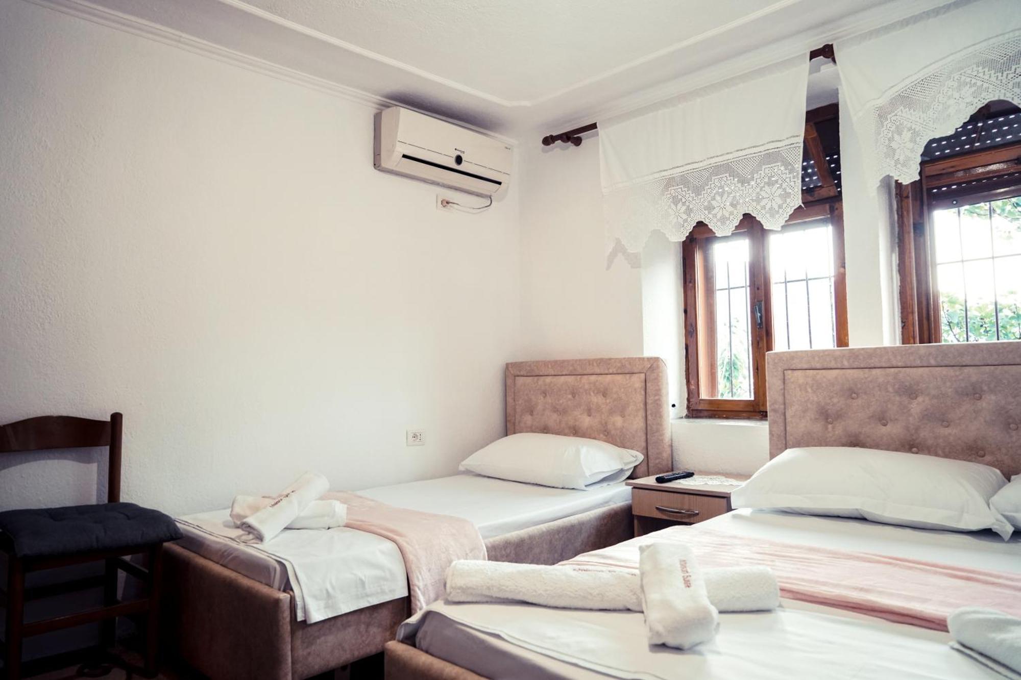 Gjirokastër Guesthouse Arber מראה חיצוני תמונה