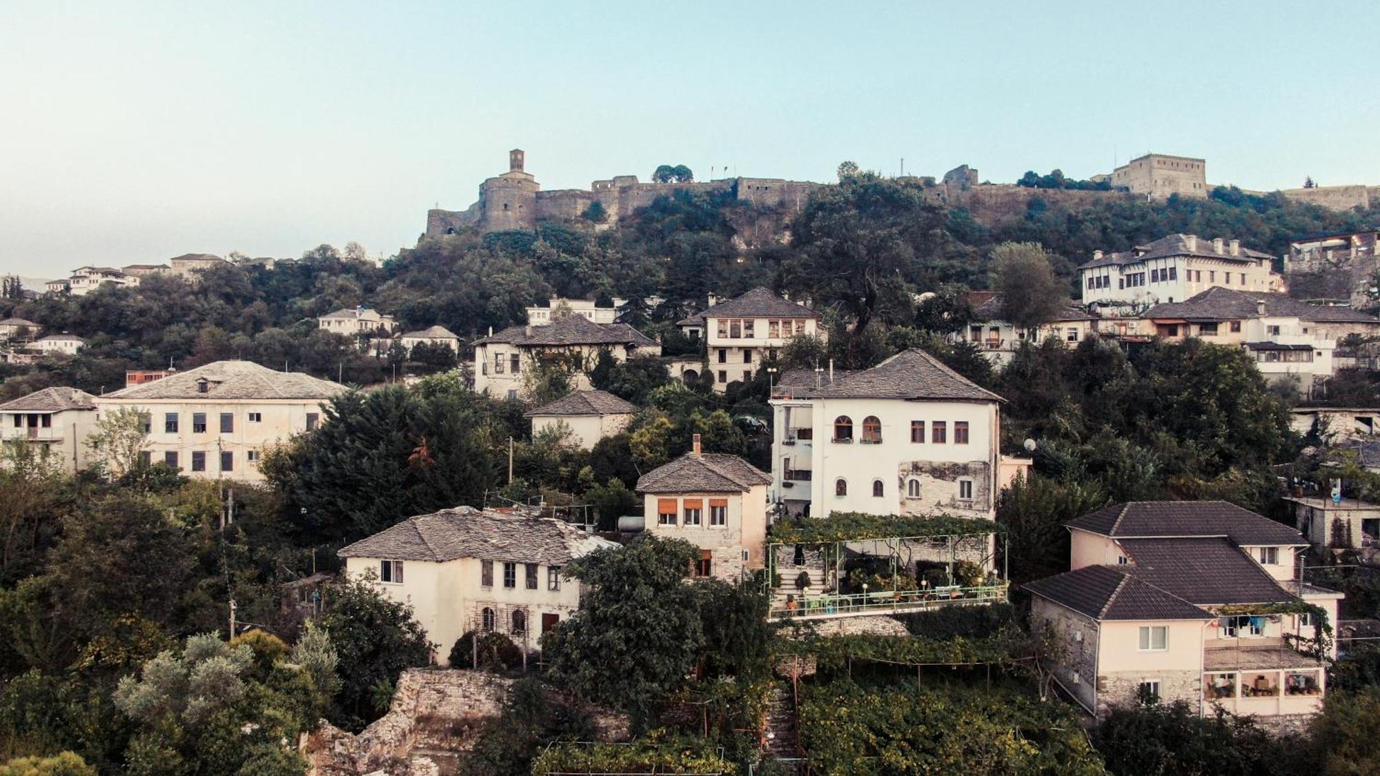 Gjirokastër Guesthouse Arber מראה חיצוני תמונה